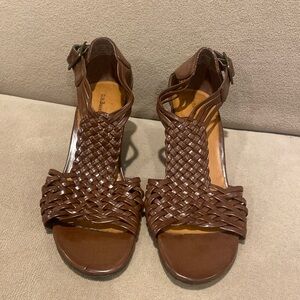 Bass &Co brown wedge buckle sandals 7.5 bass Wilhelm good used condition